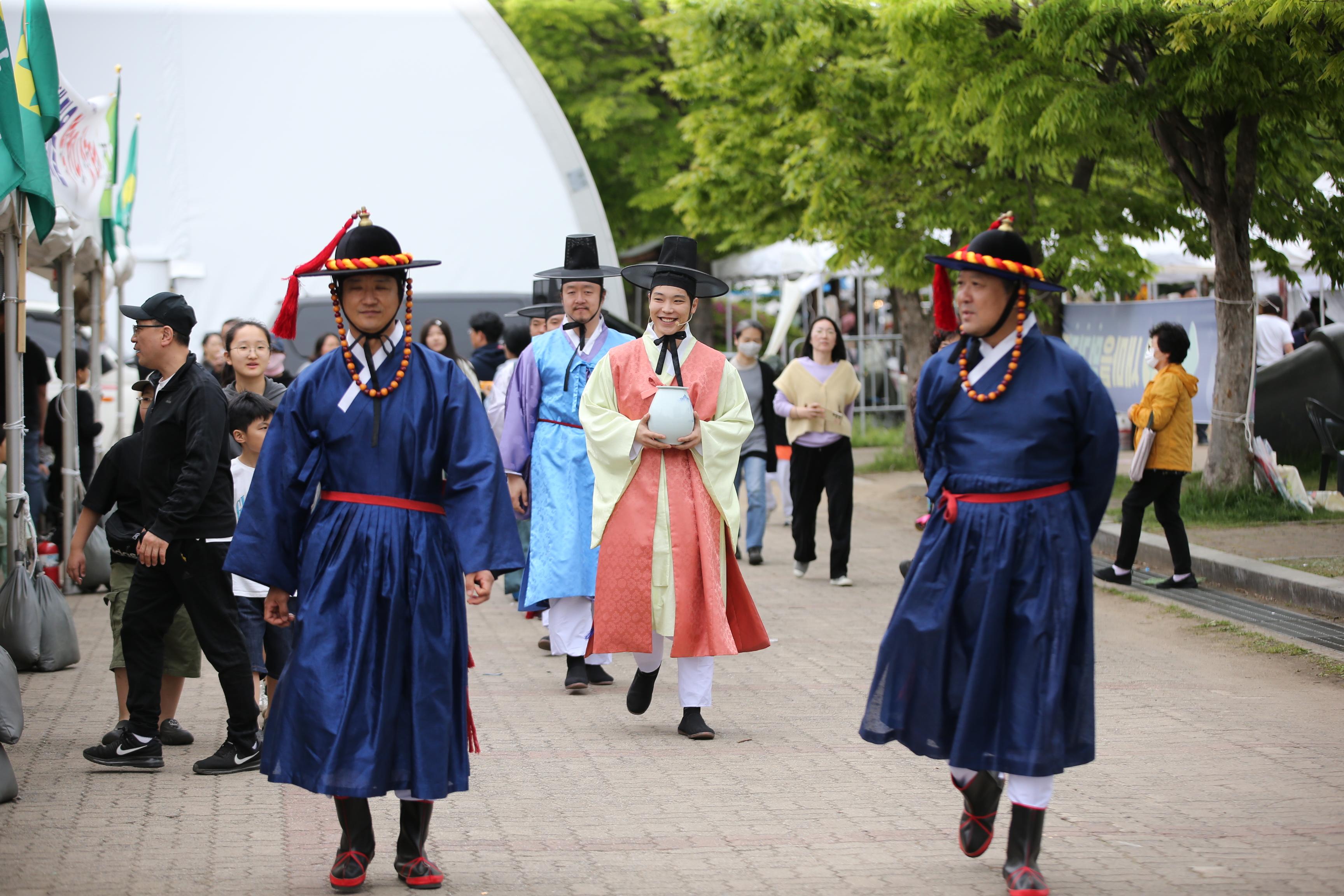 제28회 광주왕실도자페스티벌 거리에 나온 진상퍼레이드